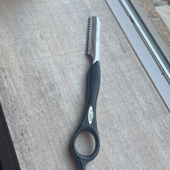 ❤️ Feathering Hair Styling Razor by Feather of JAPAN - Picture 4 of 4